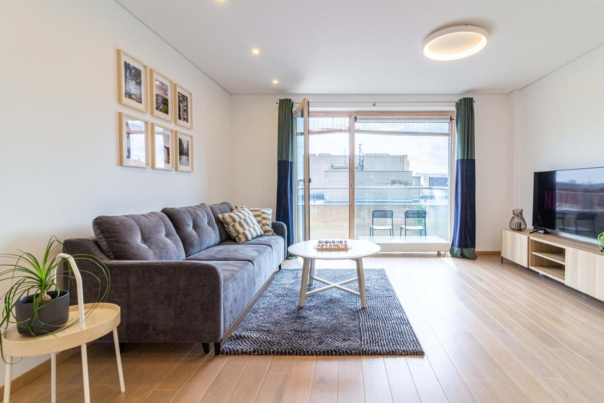 Cohost I Sunny Center Apt, Covered Parking, Balcony & Self Check-In 카우나스 외부 사진